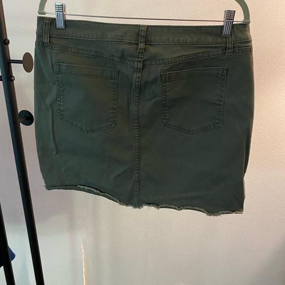 Universal Thread khaki green mini skirt - Picture 3 of 3